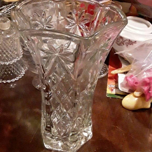 vase clear glass  etched  designed Other - VASE--  CLEAR GLASS   8.5" TALL.